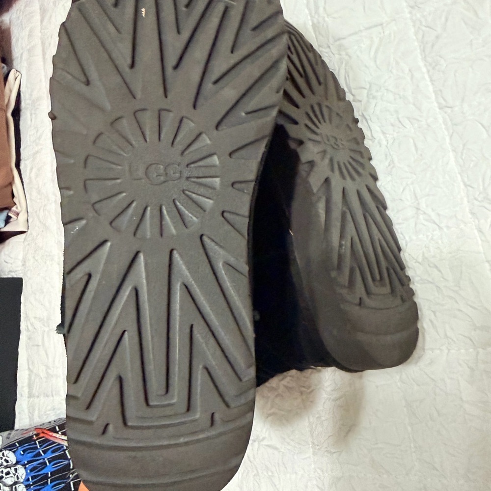 UGG Black Winter Boots - Picture 5 of 5